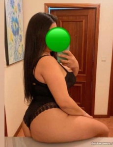 Paola chica complaciente