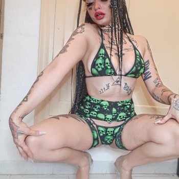 Mia, exótica y tatuada, disponible para ti, Alicante