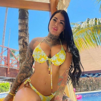 Hola cariño, soy michell, una colombiana muy cachonda de 25 años, dispuesta a experimentar y complacerte en todas tus fa, Alicante
