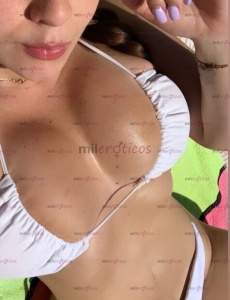 Rubia morbosa tetona culo grande alicante