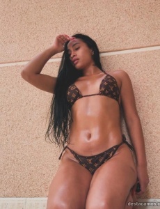 Valerie es una chica hermosa de 24 años