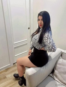 Coqueta y divertida chica en torrevieja