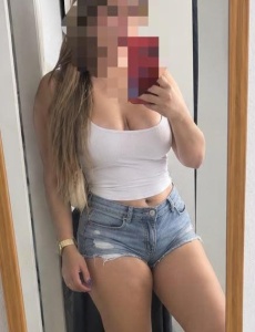 Chica con ganas de divertirse contigo