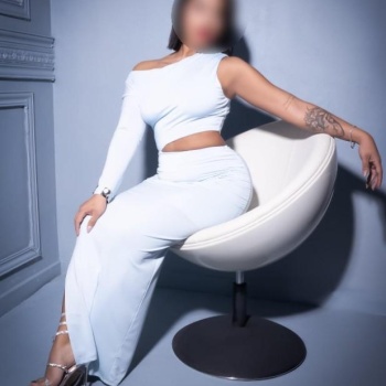 Sara, una chica atractiva con mucha, Elda