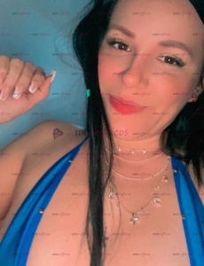 Latina cachonda con excelente trato de novia