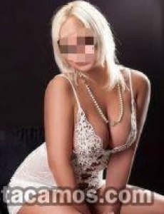 Rubia muy caliente y muy encantadora!