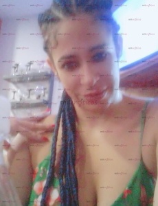Hola soy bruna una buena. Dama de compania