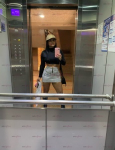 Hermosa latina de 25 años nalgona y complaciente recién llegada