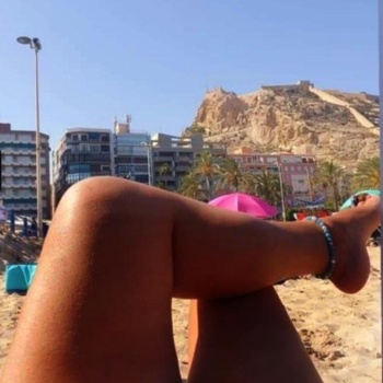 Chica particular con ganas de desconectar de la rutina, Alicante