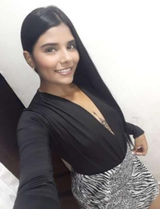 Masajista piel canela elegante