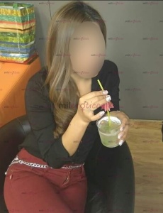 Conny agradable y simpatia, alegre chica