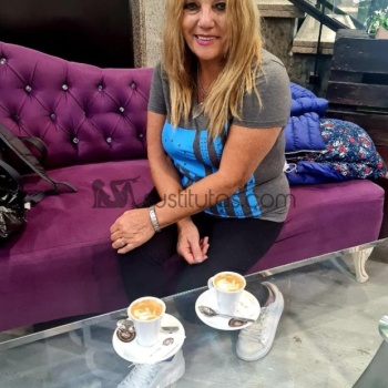 Soy rubi, una madurita respetuosa y muy educada con unas ganas increíbles de conocer a gente nueva, Alicante