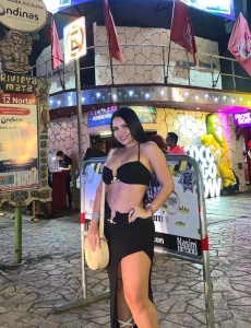 Soy antonella colombiana paisa , con carácter divertido