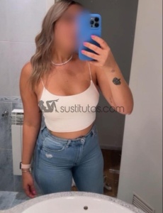 Ana, estoy recién llegada y con ganas inmensas de conocer gente, soy una rubia preciosa, implicada y conversadora
