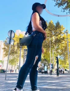 Soy una chica muy extrovertida que trata de llevarse bien con todo el mundo