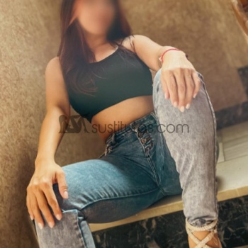 Me llamo sofía, una colombiana de 25 años de piel canela, simpática y sonriente, Alicante
