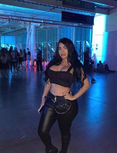Soy ariana ven y disfruta de mi bella compañia