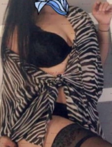 Alejandra brasileña curiosa fantasiosa y alegre