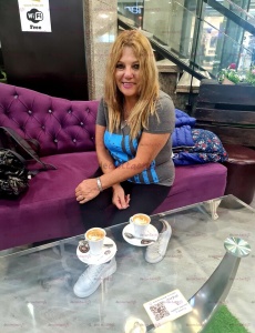 Rubi , rubia divertida salgamos a bailar
