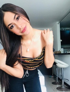 Morena guapisima y divertida