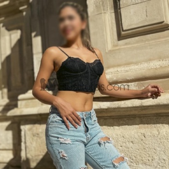 Me llamo yessica, soy una chica colombiana, rubia, pequeñita y delgadita, jovencita de 23 añitos, Alicante