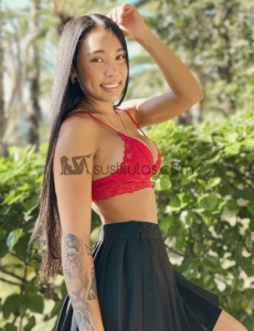 Me llamo valeria, una jovencita colombiana con una carita de niña buena