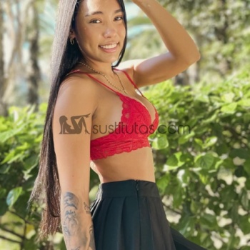 Me llamo valeria, una jovencita colombiana con una carita de niña buena, Alicante