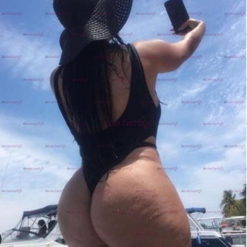 Mujer latina amable y social con muchas ganas de hacer amigos, Pedreguer