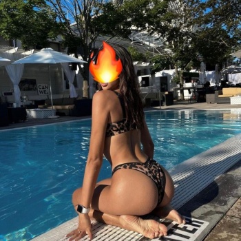 Elena valenciana de 23 añitos, Elche