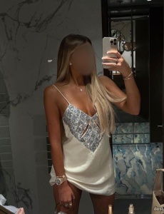 Rubia guapisima divertida tierna y educada