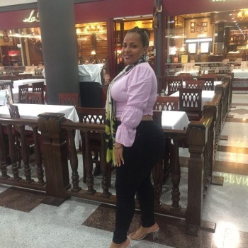 Monica , una guapa y extrovertida mujer, Alicante
