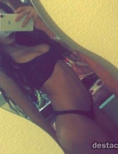 Morena escandalosamente guapa