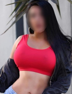 Latina traviesa, muy simpática y bonita.