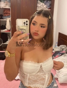 Hola soy rubí, una jovencita, cariñosa, divertida, discreta y alegre latina de cabello corto castaño