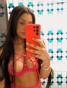 Gina 21 años centro de benidorm, recién llegada también me desplazo visa bizum 24 horas