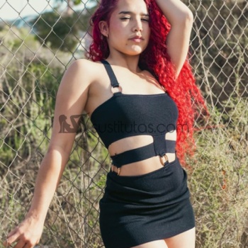 Mi nombre es sara, soy una chica jovencita de 20 años, colombiana, delgadita y pequeña, Alicante