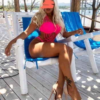 Rubia con curvas sensuales, Alicante