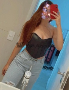 Hola soy fernanda, una chica joven pelirroja de 28 años brasileña, soy alegre, cariñosa, divertida y apasionada