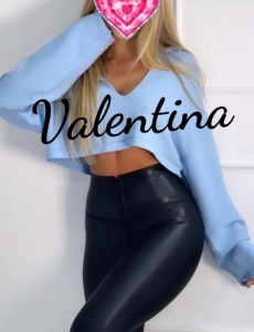 Valentina rubia latina con un cuerpo armonioso