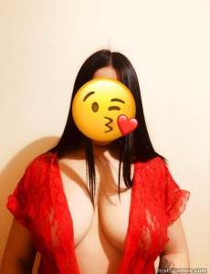 Joven latina deliciosa todo curvas