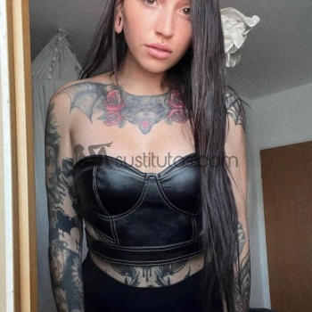 Soy laura, una chica española tatuada muy agradable, solo contesto por whatsapp, Alicante