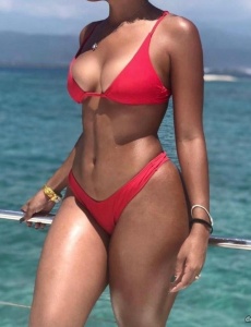 Morena con curvas de infarto