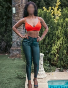 Yo me llamo paola, soy una mulata colombiana con un cuerpazo