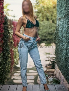 Mi nombre es rosario, una flaquita colombiana simpática y super sonriente