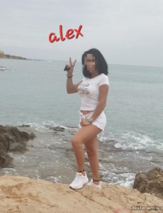 Una chica divertida linda.