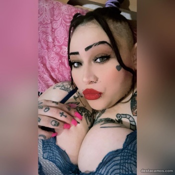 Chica curvy tattuada, Benidorm