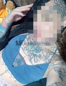 Camila, joven masajista amateur, estoy practicando en mi casa, un chalet, donde estás invitado a venir a relajarte