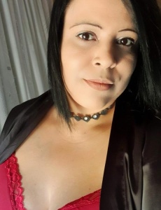 Victoria mujer de grandes curvas brasileña