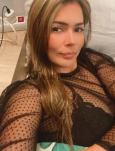 Soy corina, amabilísima edecán, para compañía de lujo, soy en todos los sentidos muy femenina, espontánea y sonriente