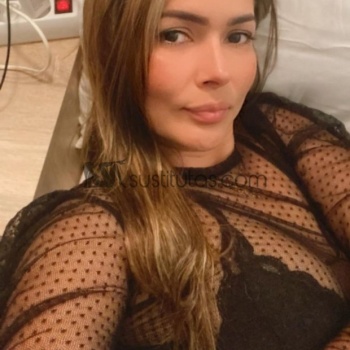 Soy corina, amabilísima edecán, para compañía de lujo, soy en todos los sentidos muy femenina, espontánea y sonriente, Teulada